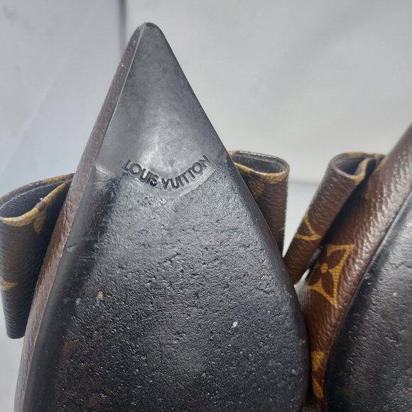 Louis Vuitton Brown LV Monogram Louise Pump - Picture 11 of 12